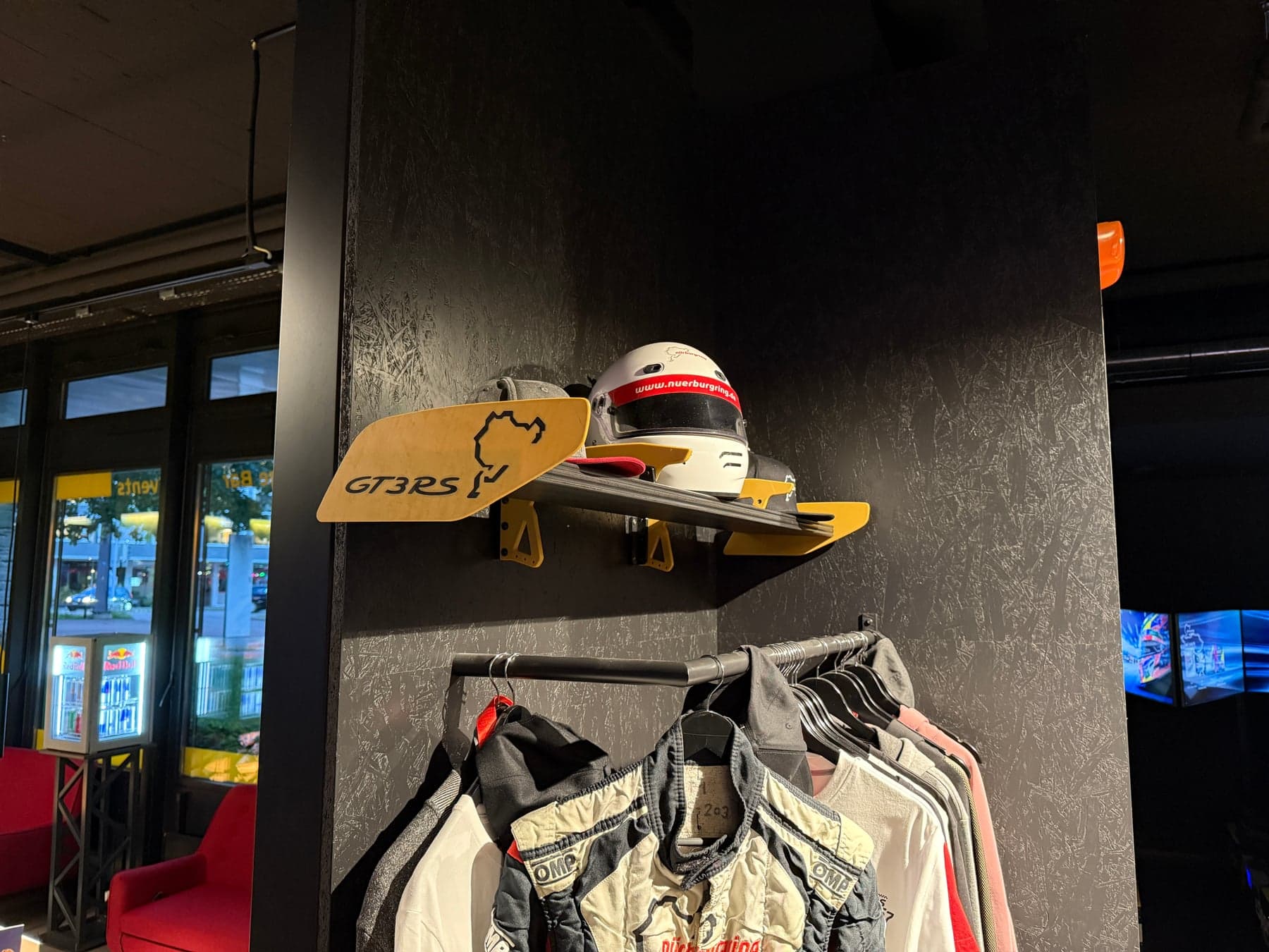 GT3 RS Rear Wing Display Rack — solution