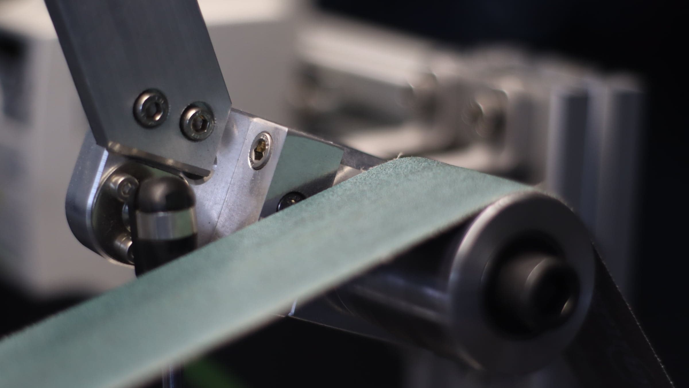 Belt Sander Tracking & Tensioning Mechanism — solution